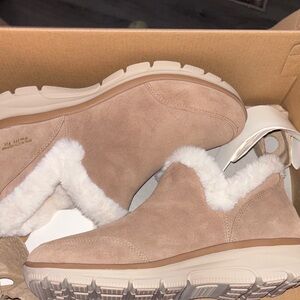 Brand New Women's Sketchers Chestnut Suede Slip-On Shoes